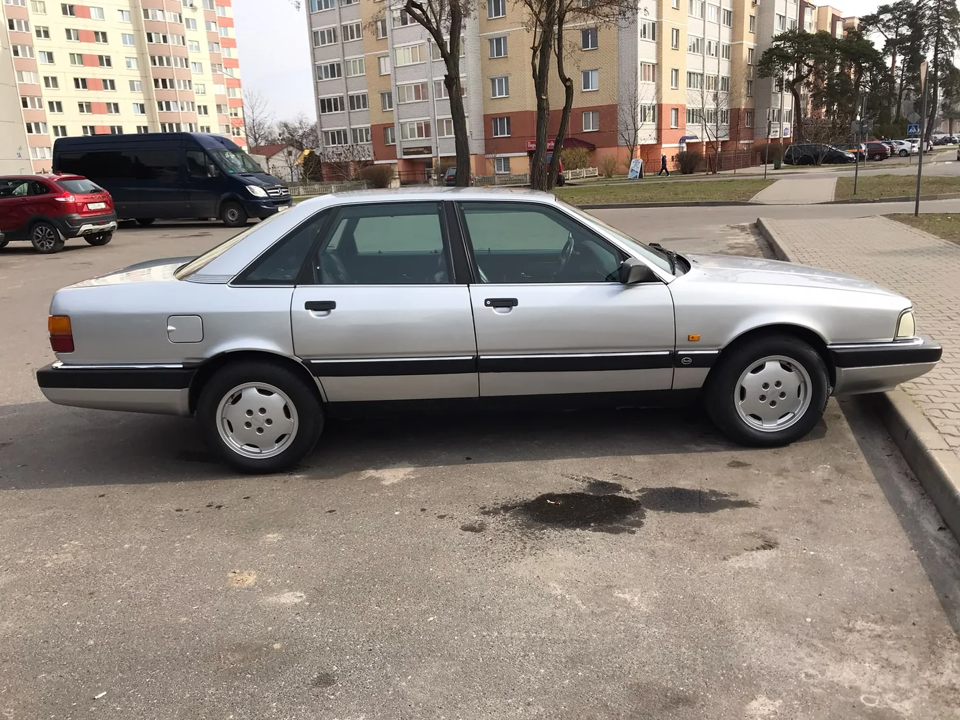Боковой вид Audi 200 quattro 20V